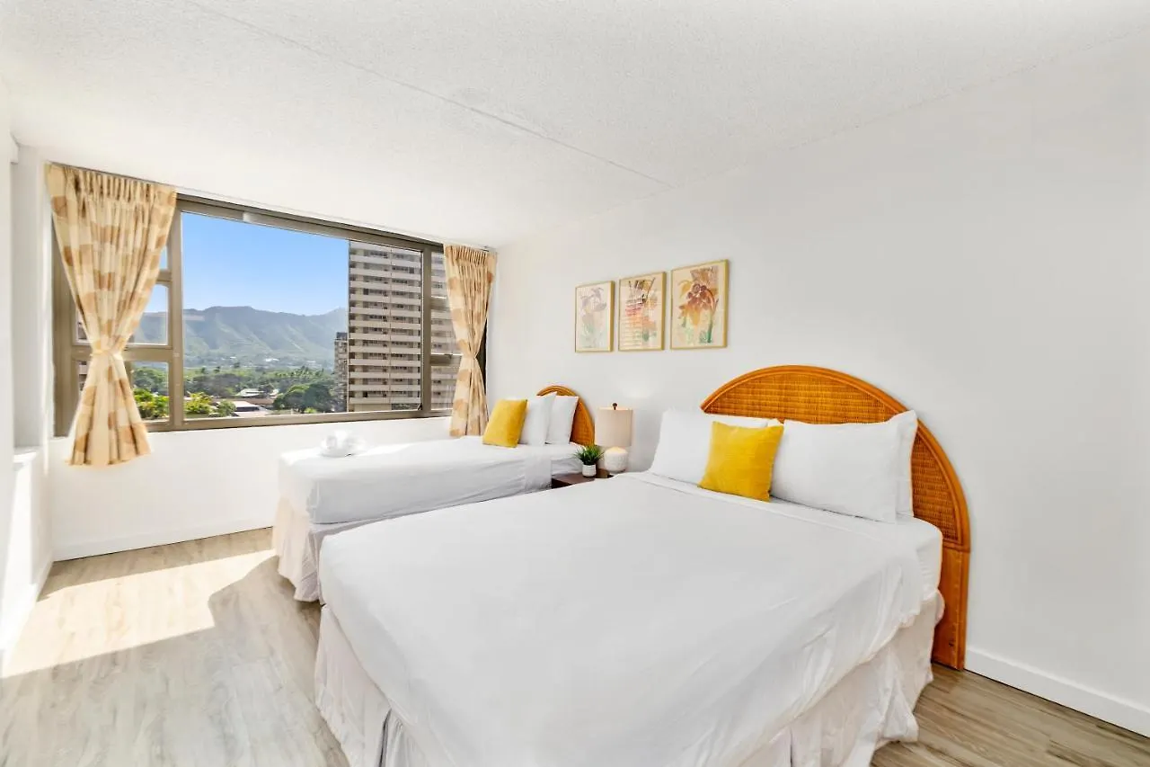 Charming Condo Steps From Waikiki Beach With Parking! Honolulu 0*,