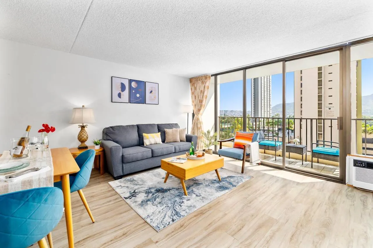 Charming Condo Steps From Waikiki Beach With Parking! Honolulu Apartament