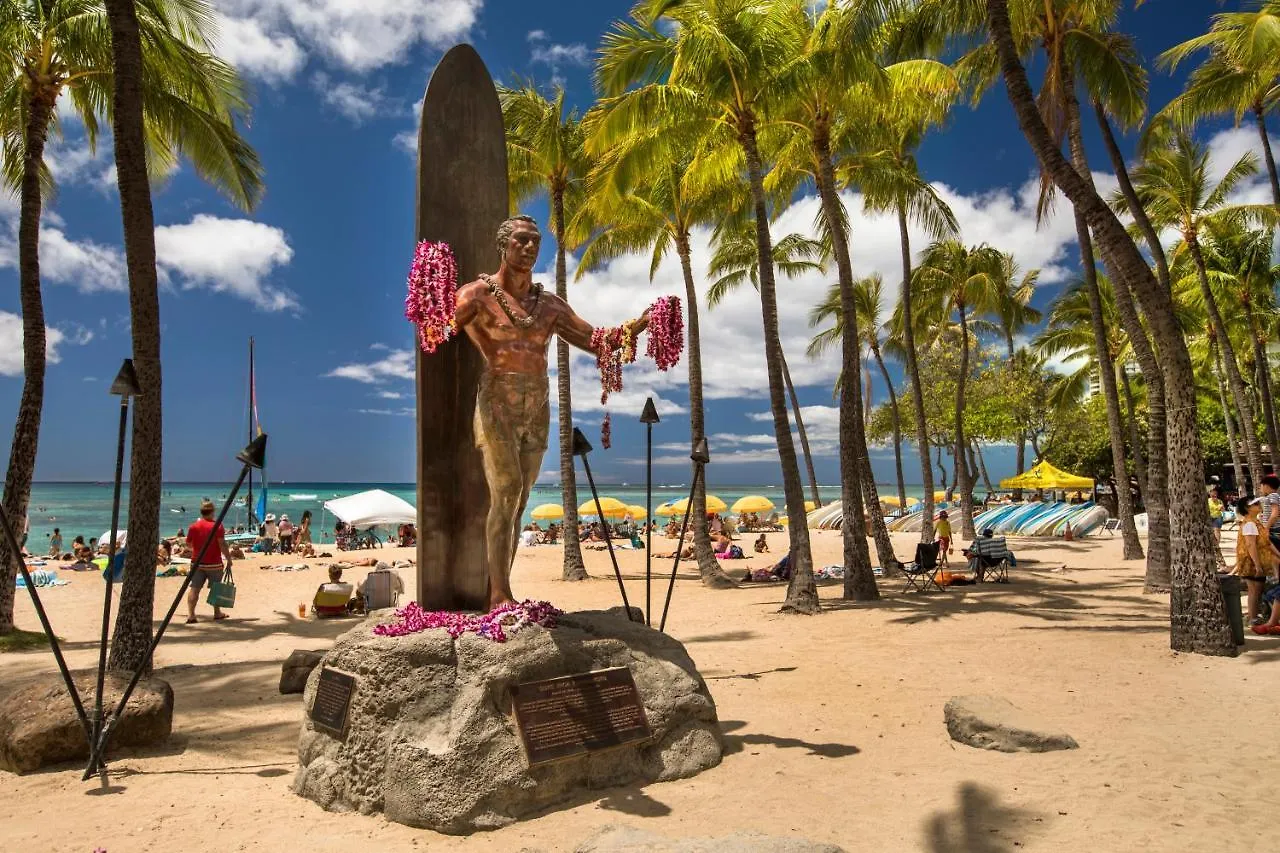 Charming Condo Steps From Waikiki Beach With Parking! Honolulu