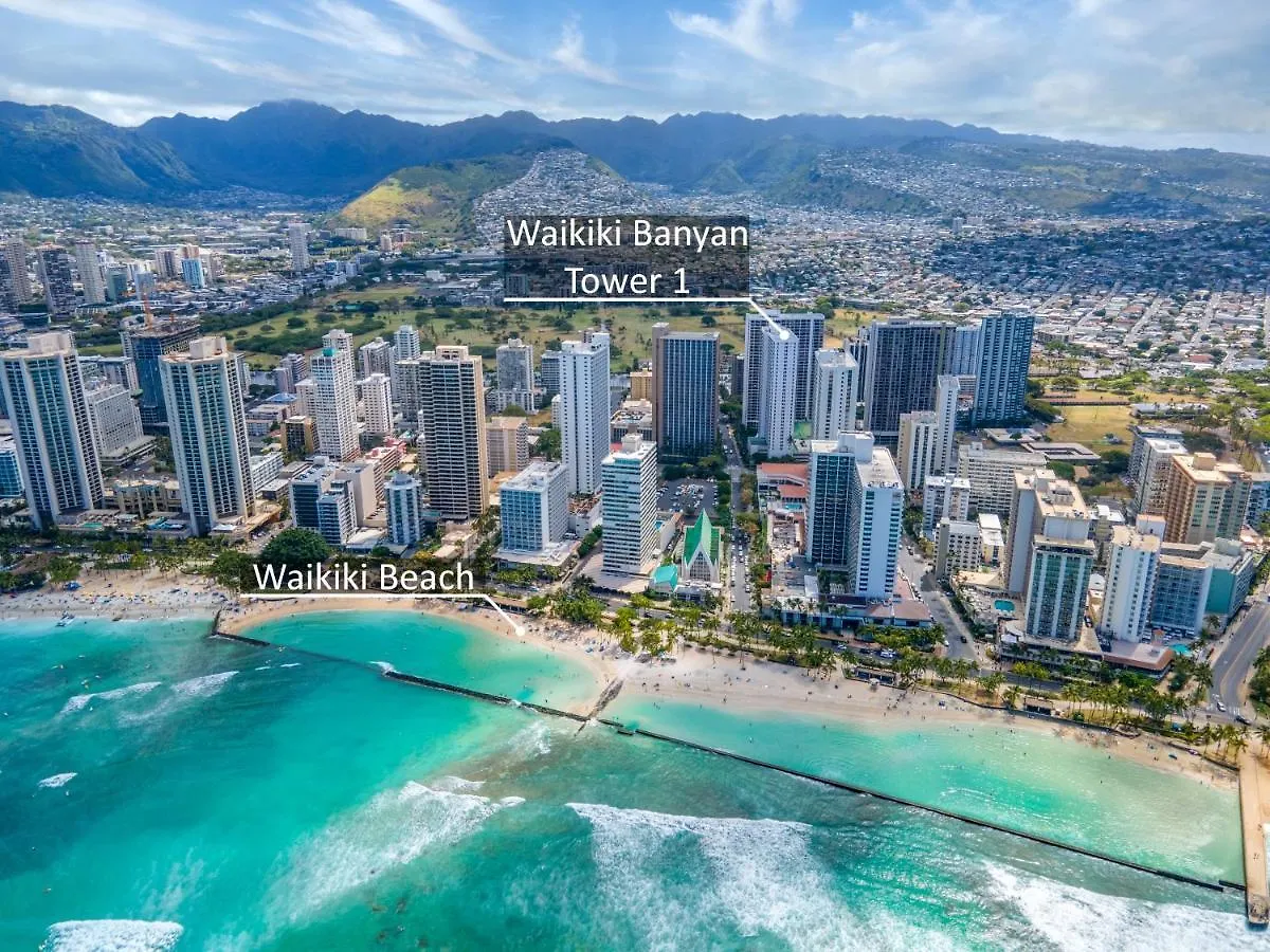 Charming Condo Steps From Waikiki Beach With Parking! Honolulu
