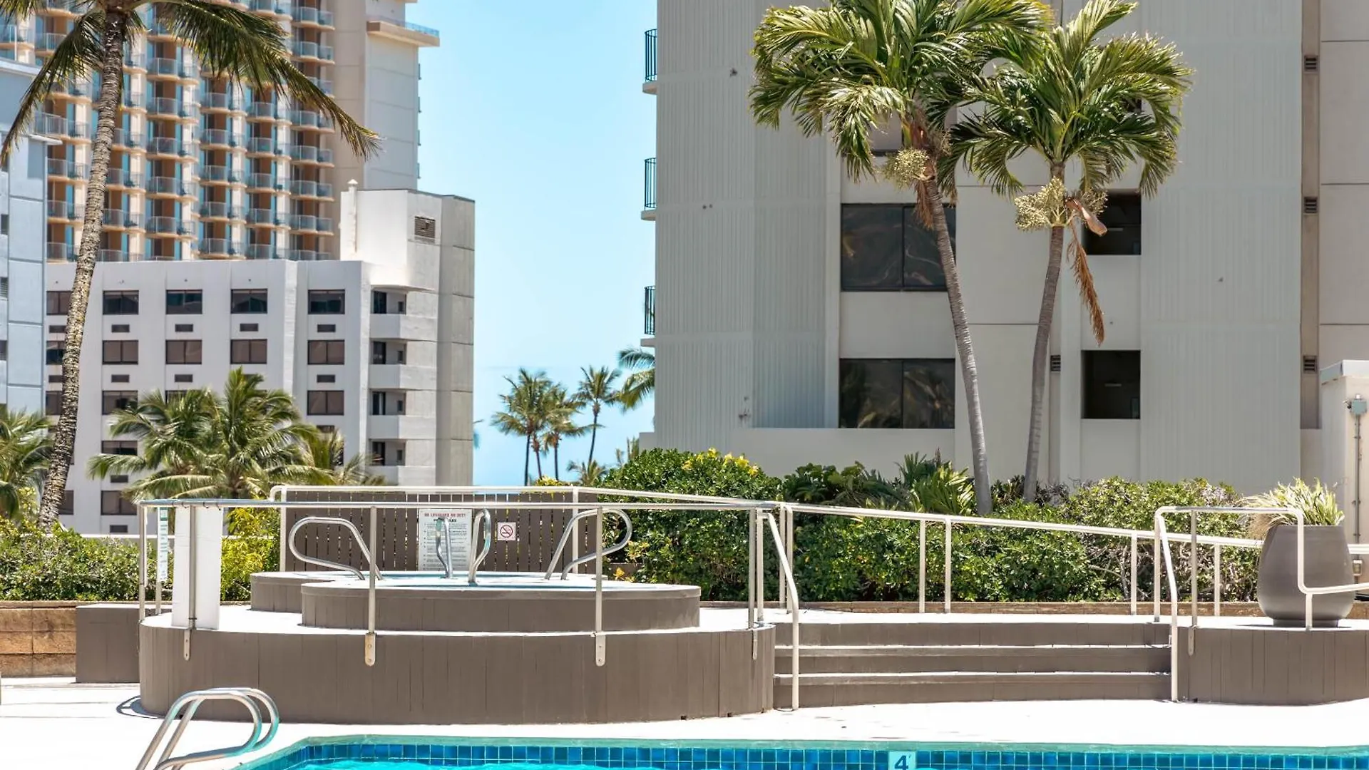Charming Condo Steps From Waikiki Beach With Parking! Honolulu 0*,  Stany Zjednoczone Ameryki